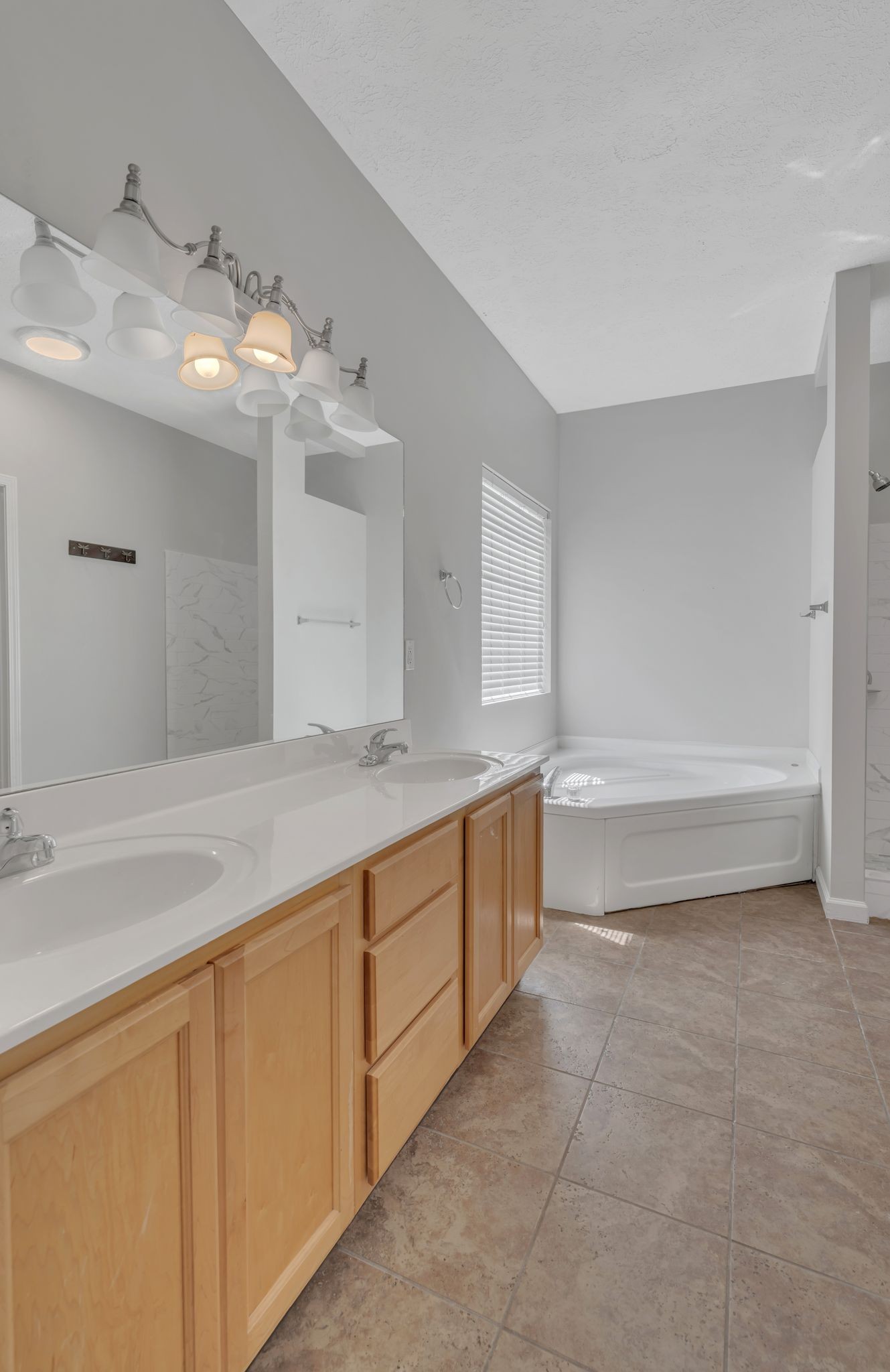 120 Claybrook Ln