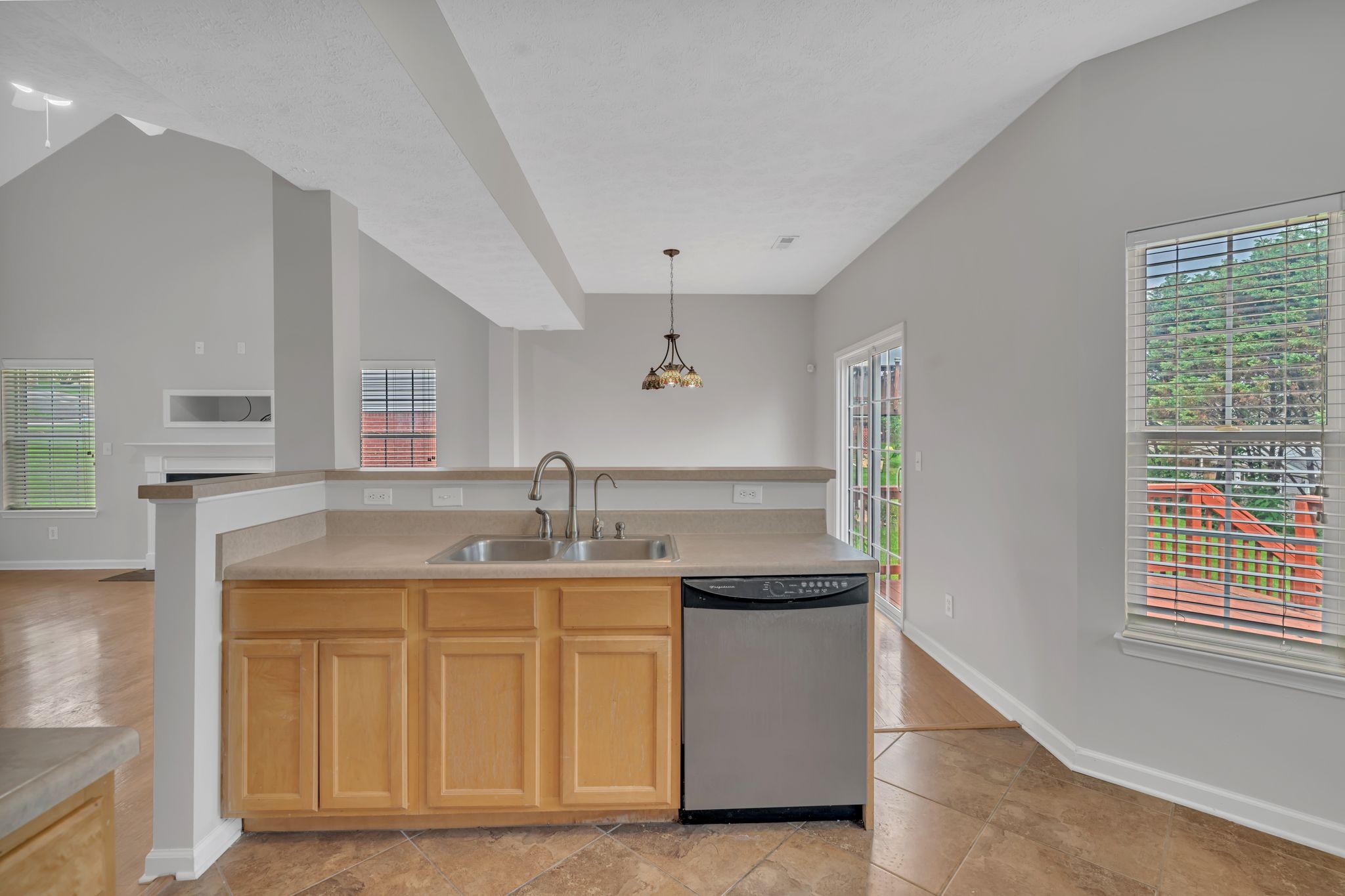 120 Claybrook Ln