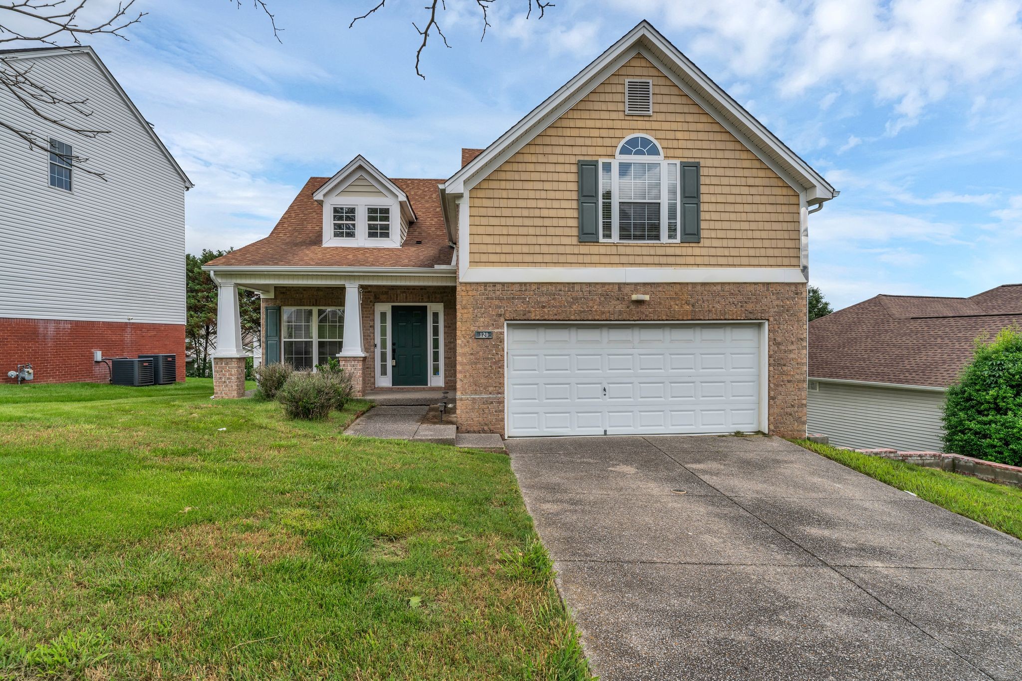 120 Claybrook Ln