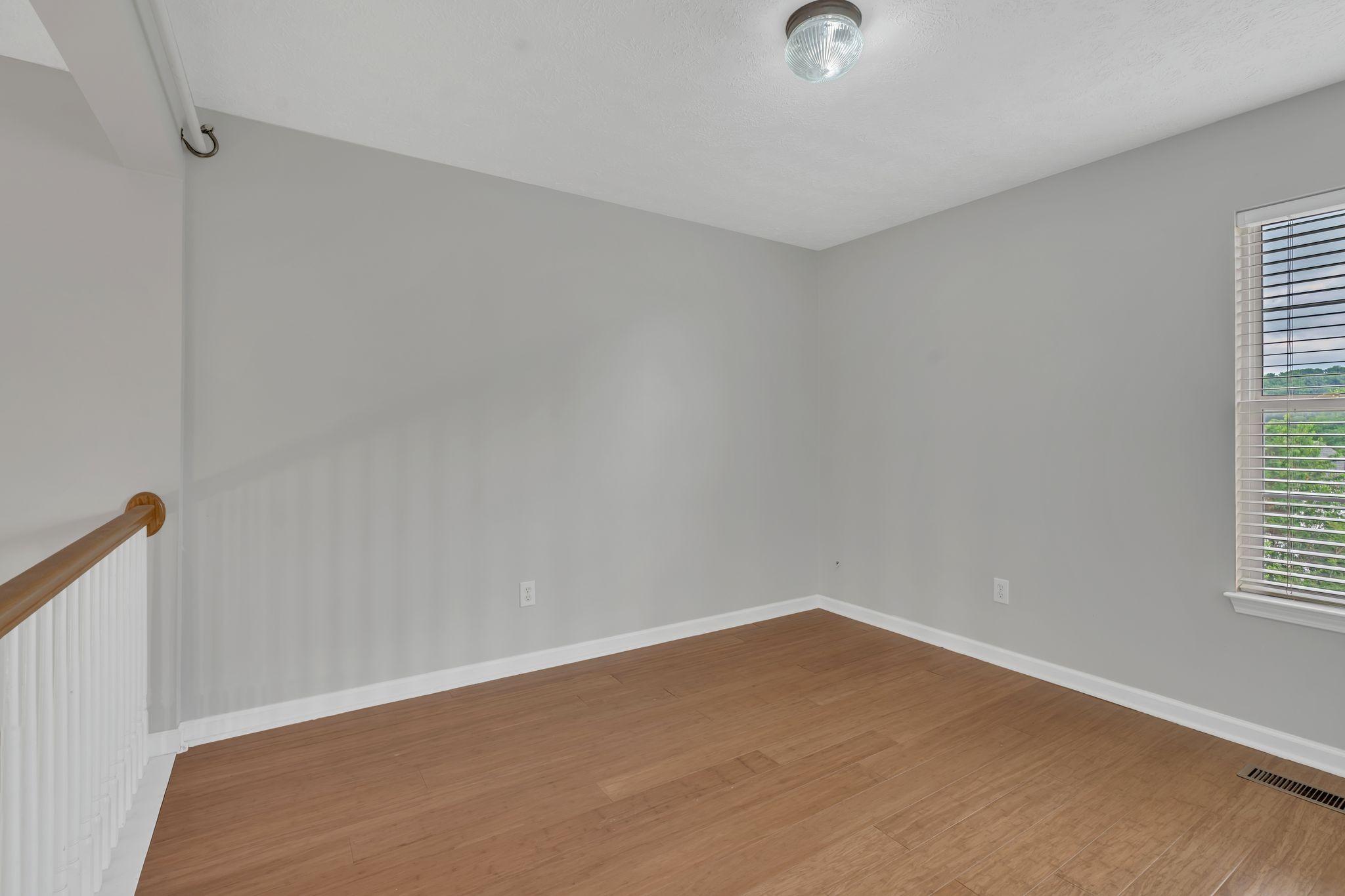 120 Claybrook Ln