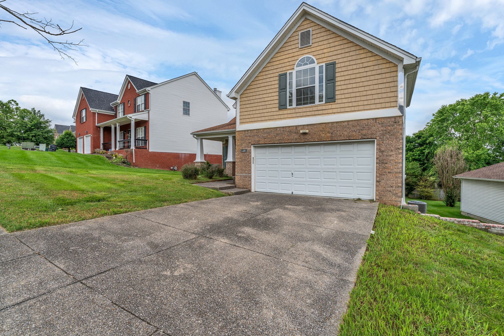 120 Claybrook Ln