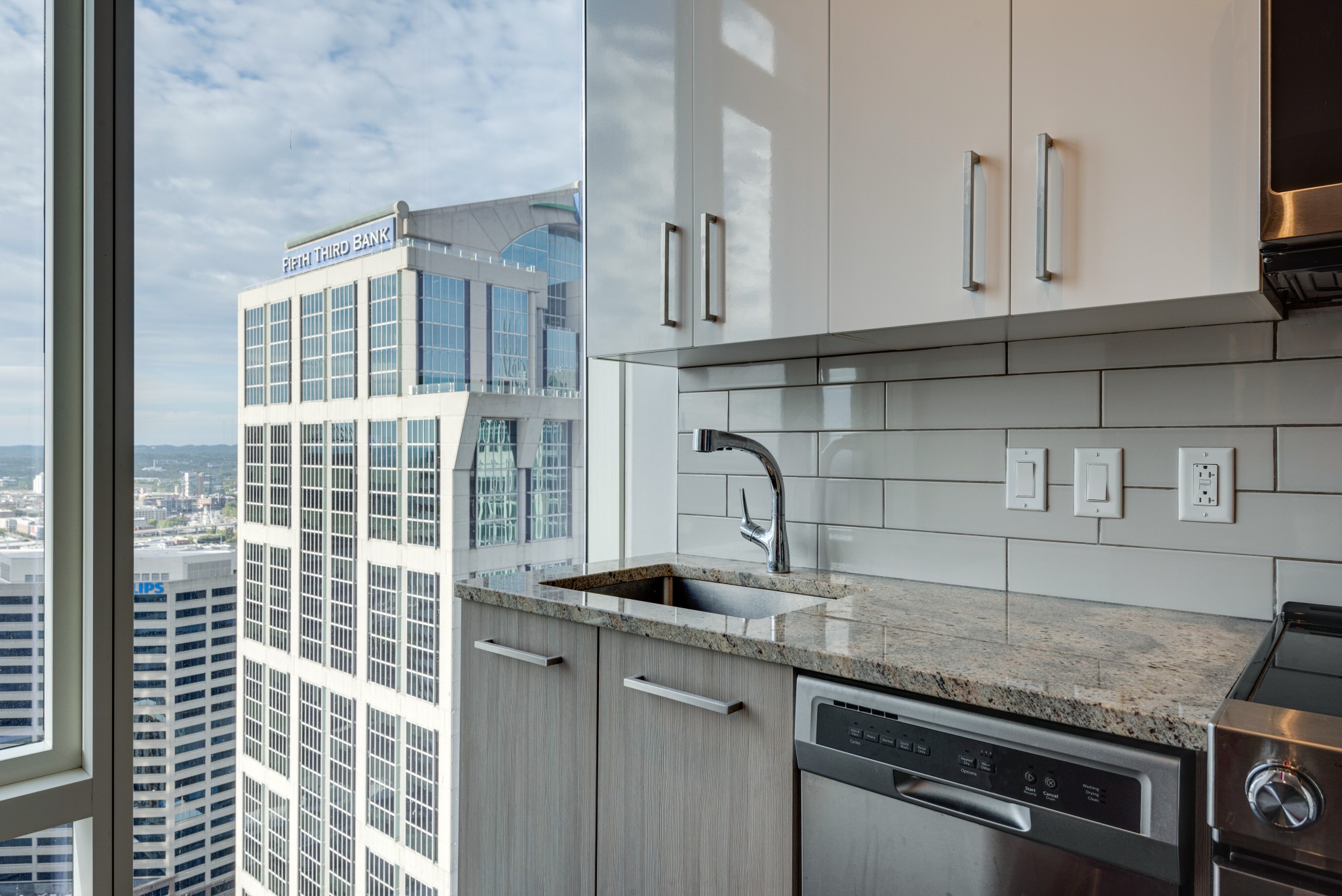 515 Church St Unit: 3102
