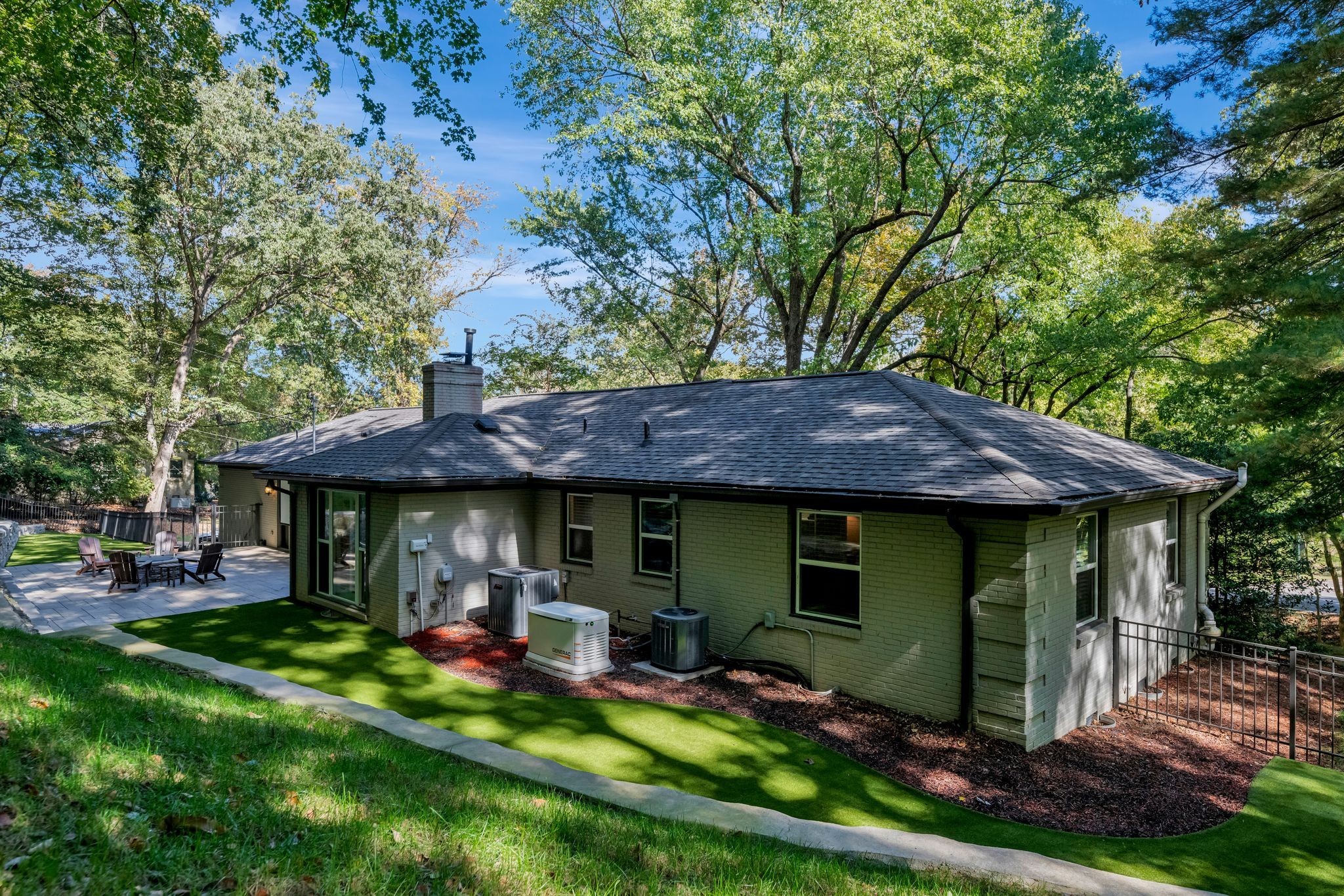 1813 Kingsbury Dr