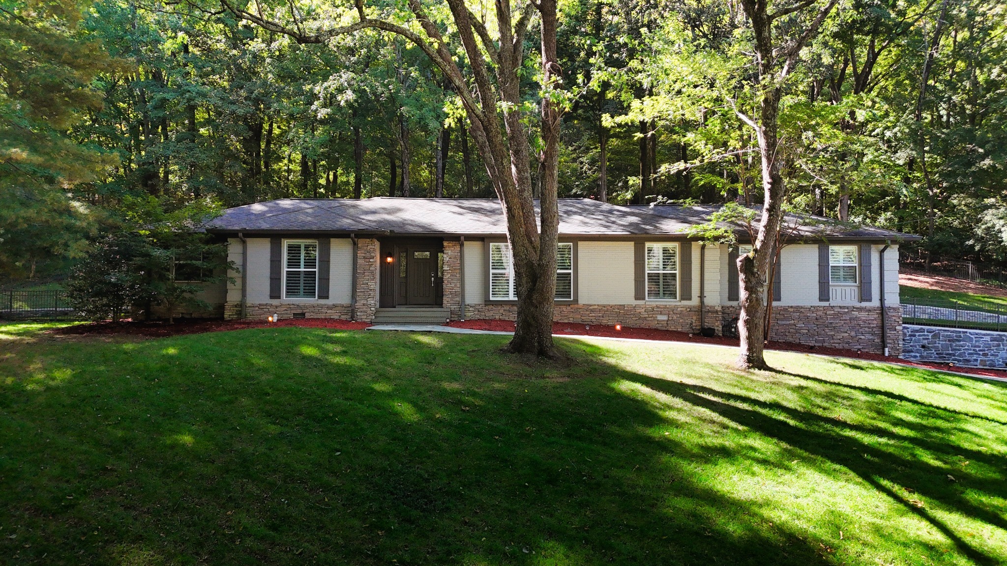 1813 Kingsbury Dr
