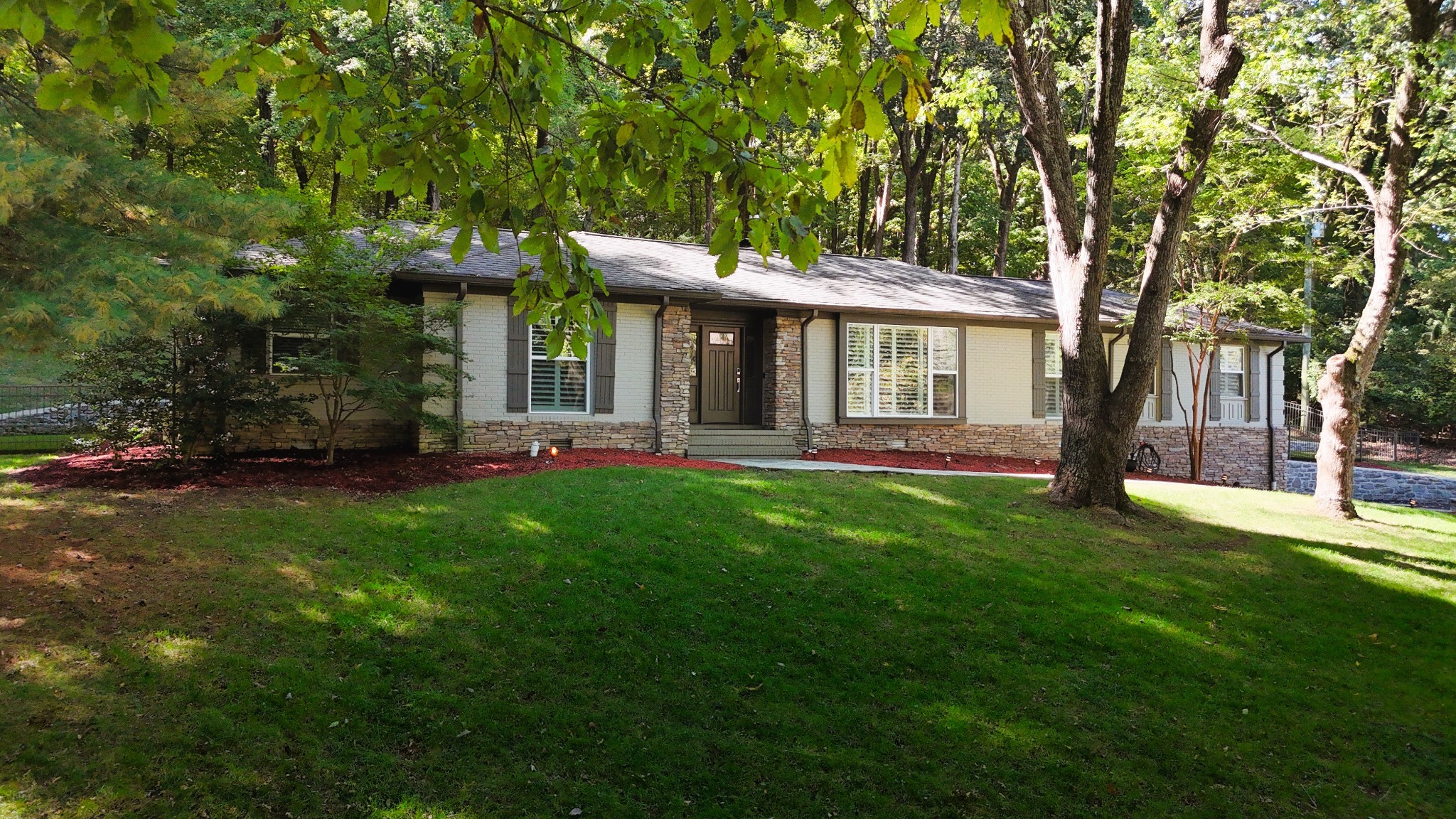 1813 Kingsbury Dr