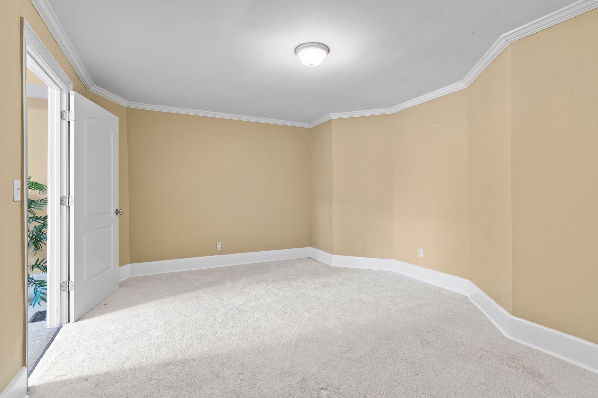 6016 Woodland Hills Dr