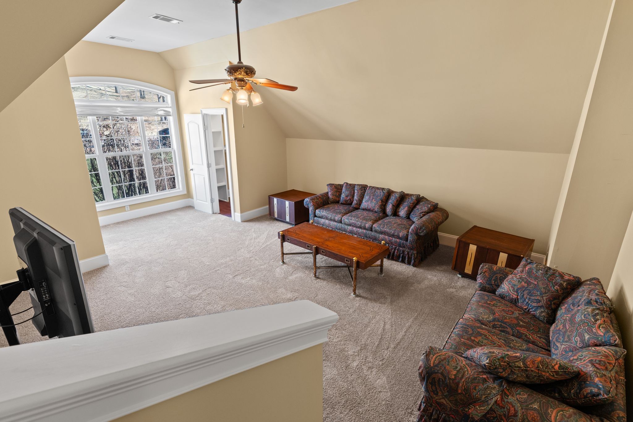 6016 Woodland Hills Dr