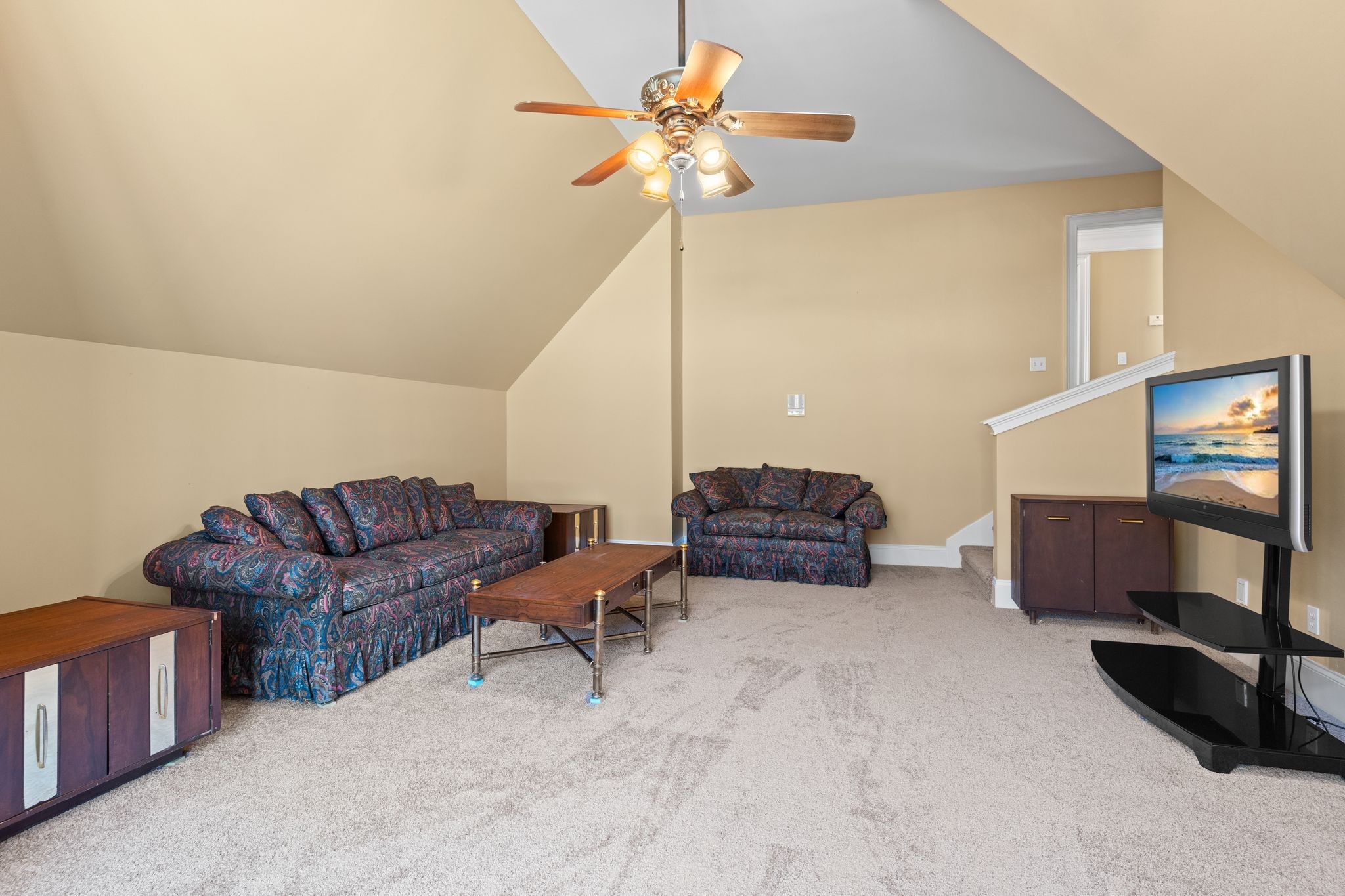 6016 Woodland Hills Dr