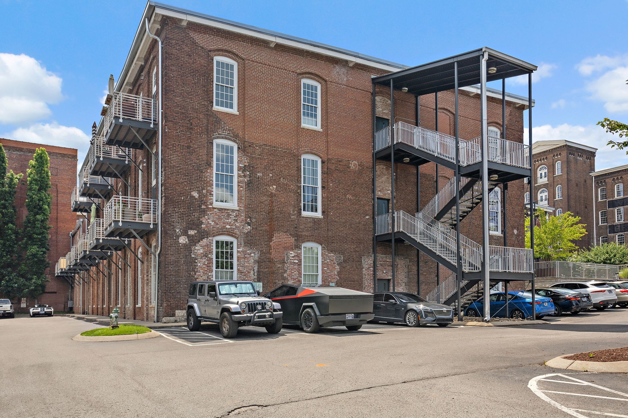 1350 Rosa L Parks Blvd Unit: 255