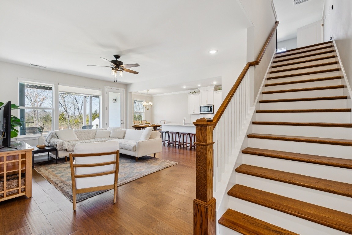 536 Oakvale Ln