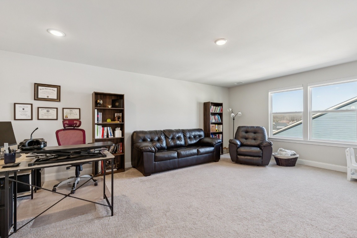 536 Oakvale Ln