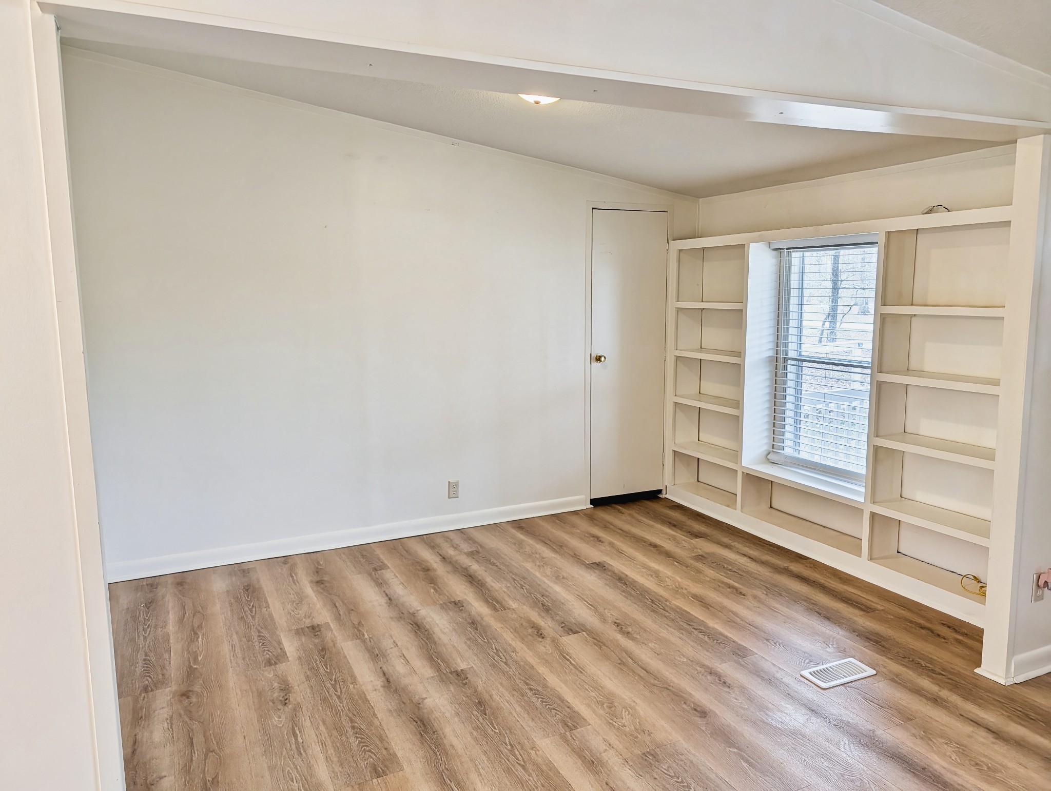 5674 Bending Chestnut Rd