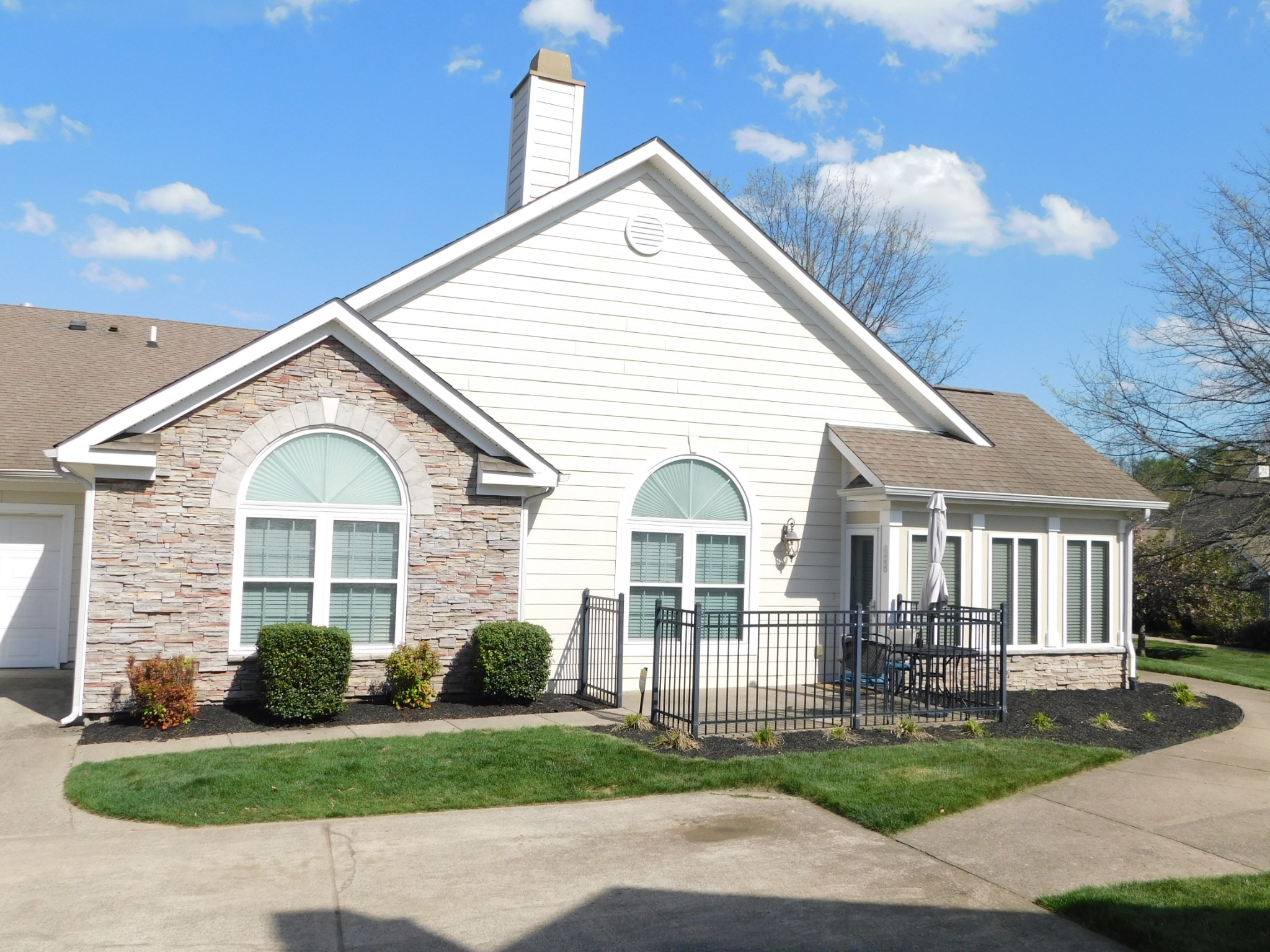 825 Browns Ln Unit: #1404