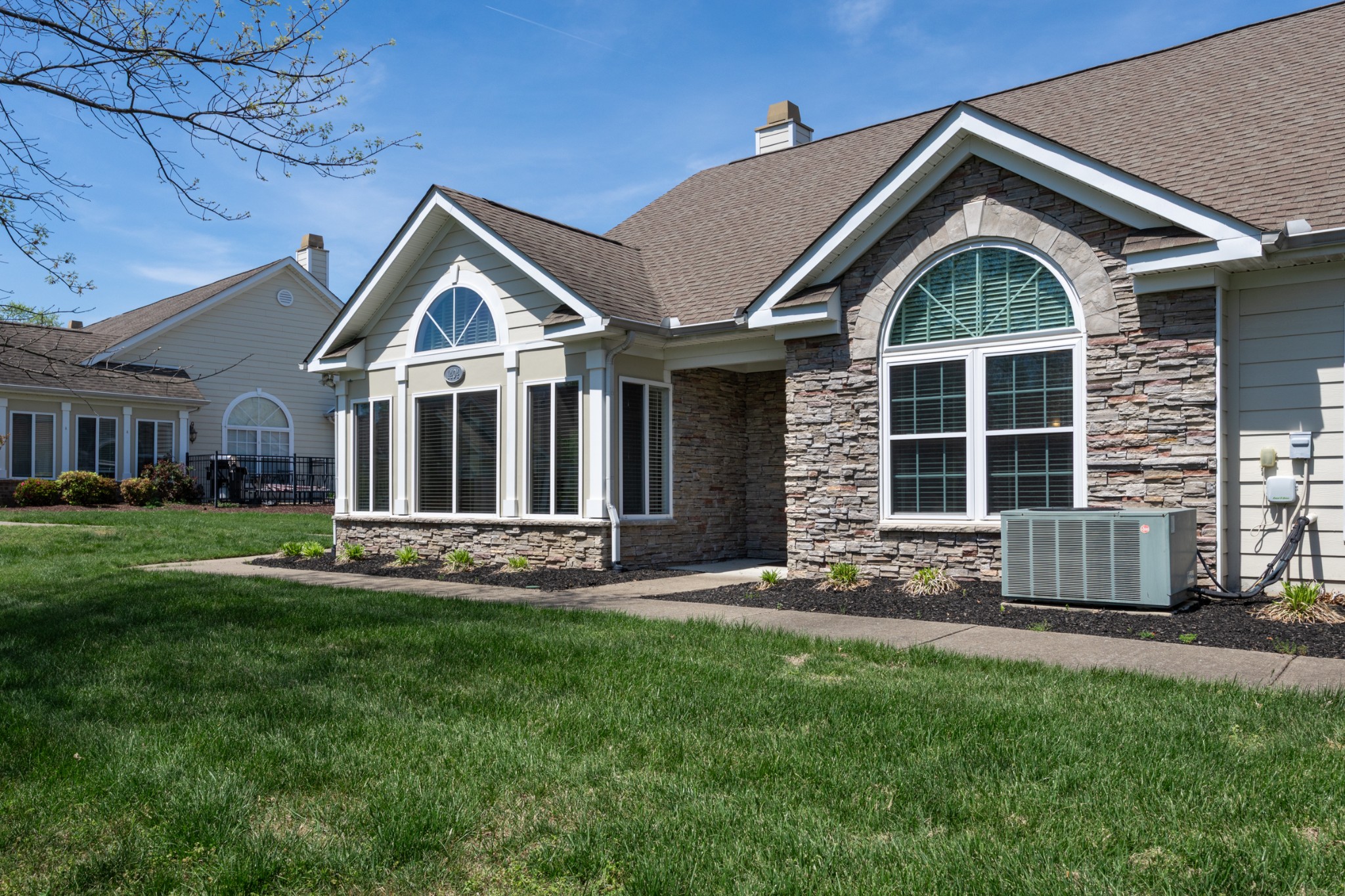 825 Browns Ln Unit: #1404