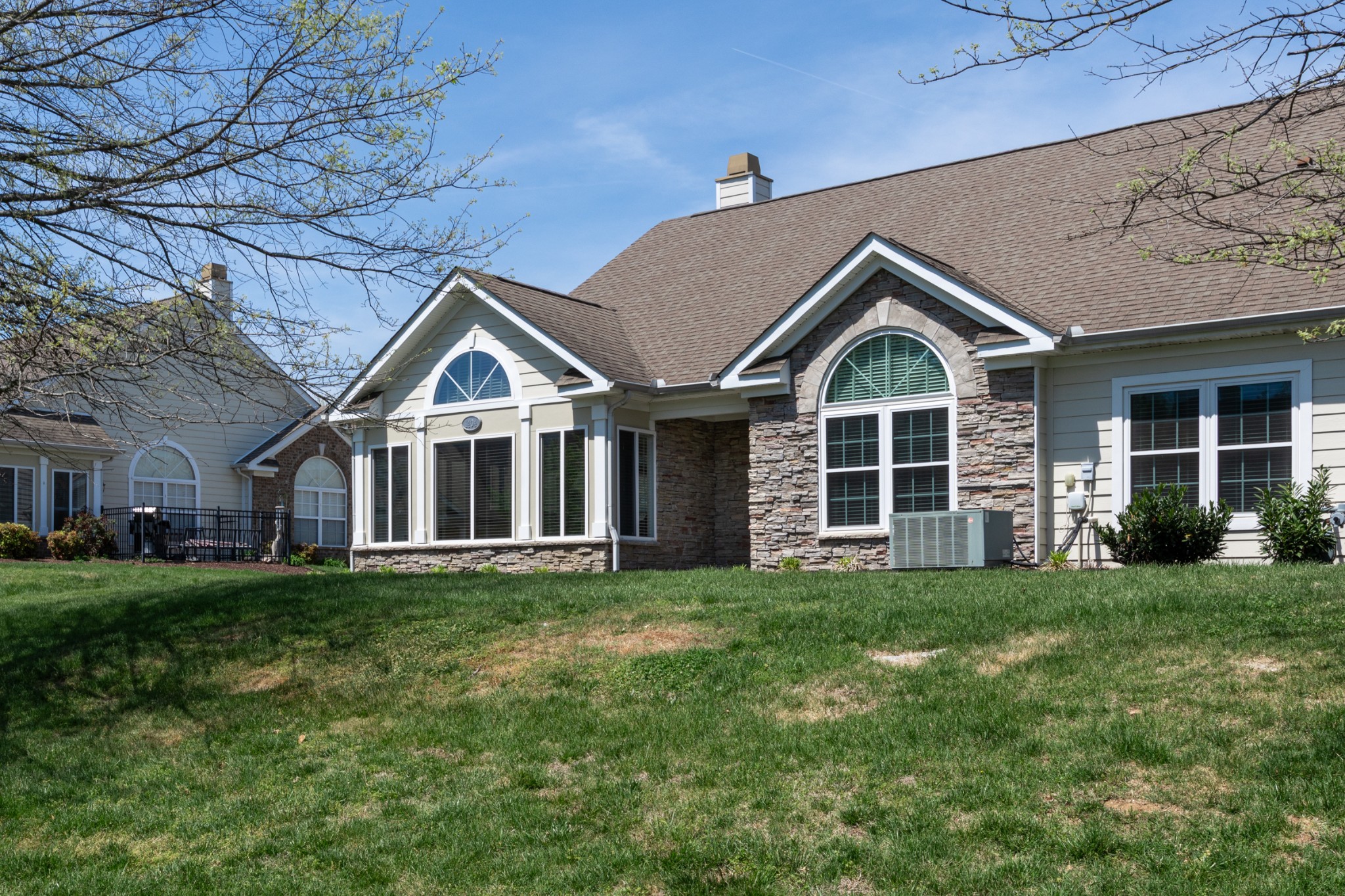 825 Browns Ln Unit: #1404