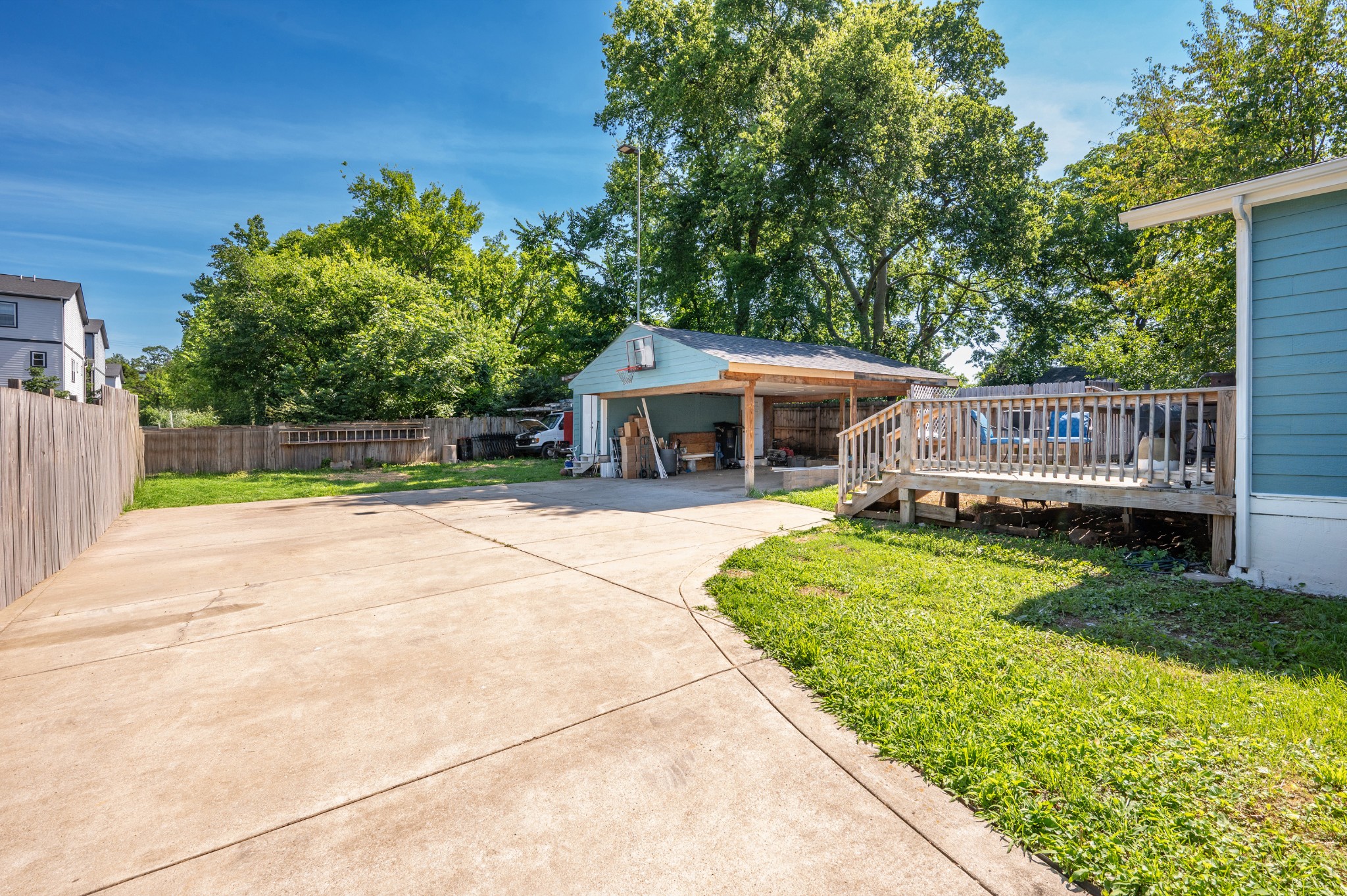 925 Chickasaw Ave