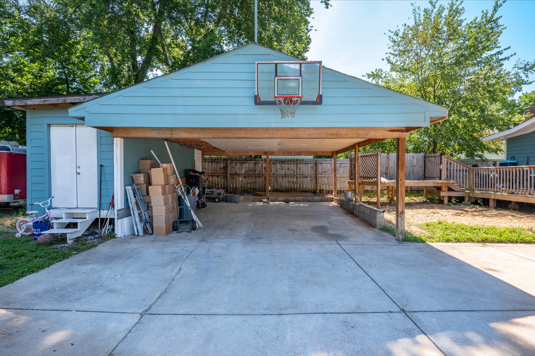 925 Chickasaw Ave