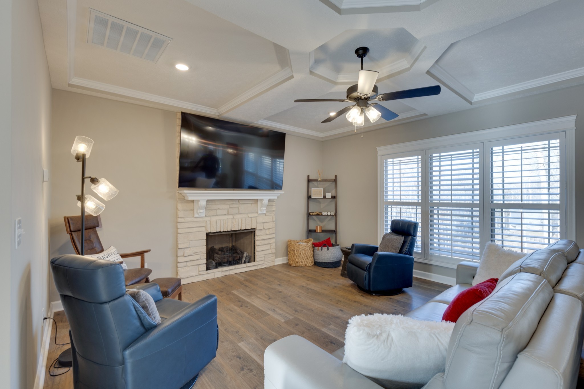 225 Penelope Ln
