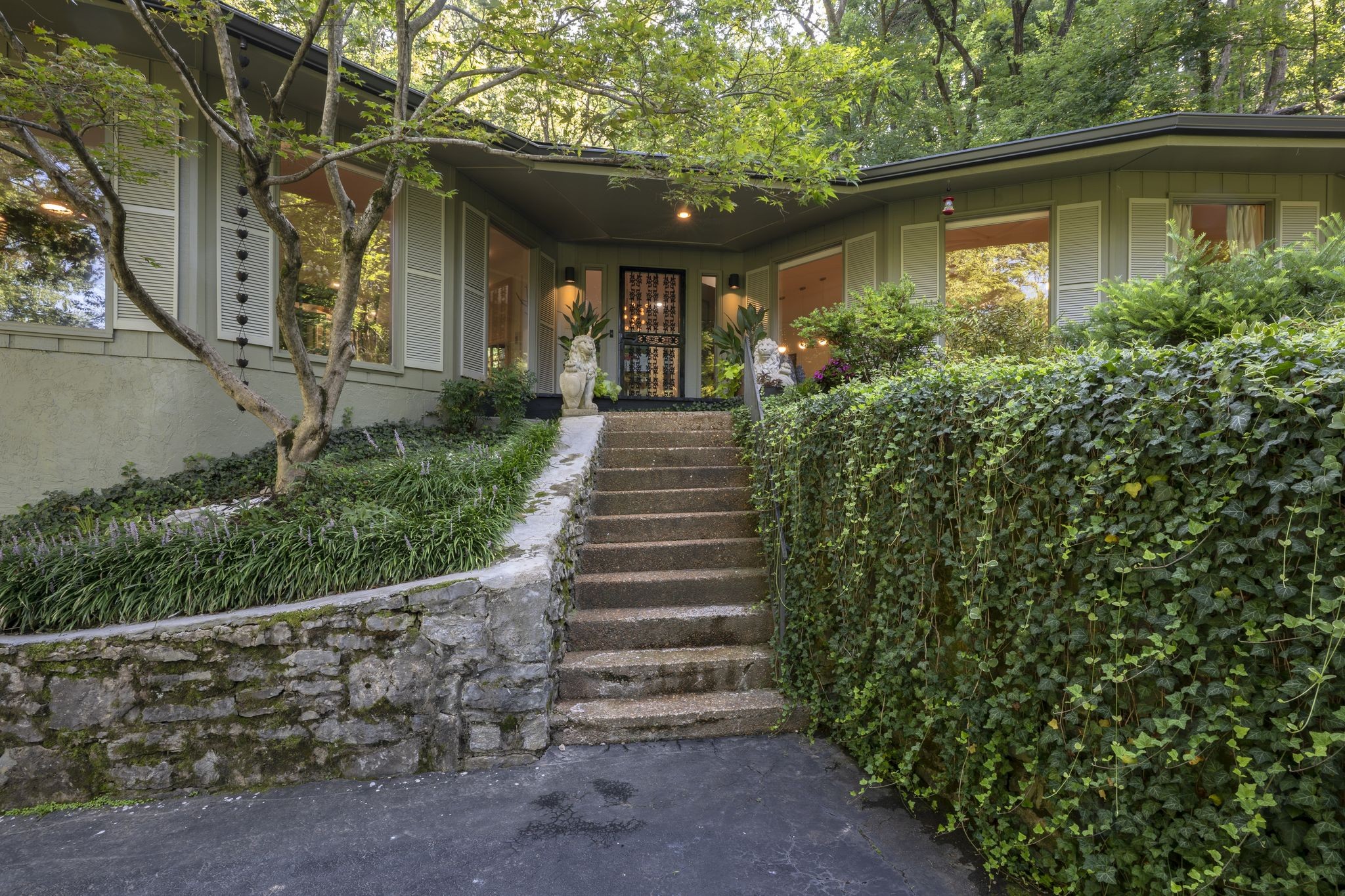 5856 Beauregard Dr