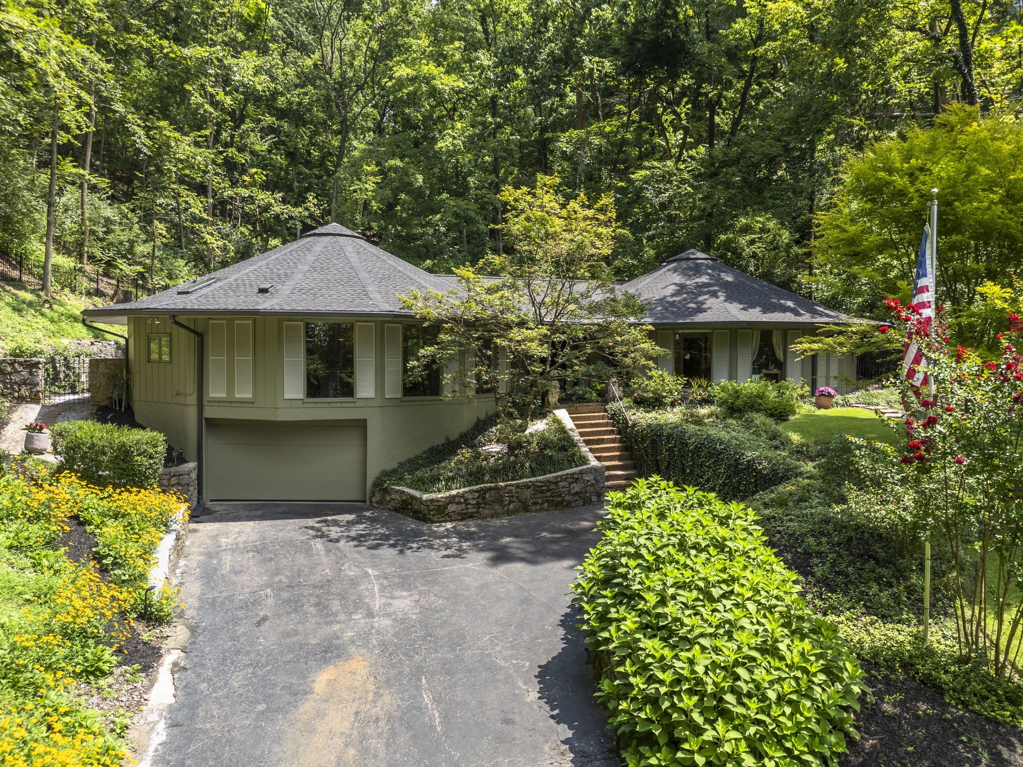 5856 Beauregard Dr