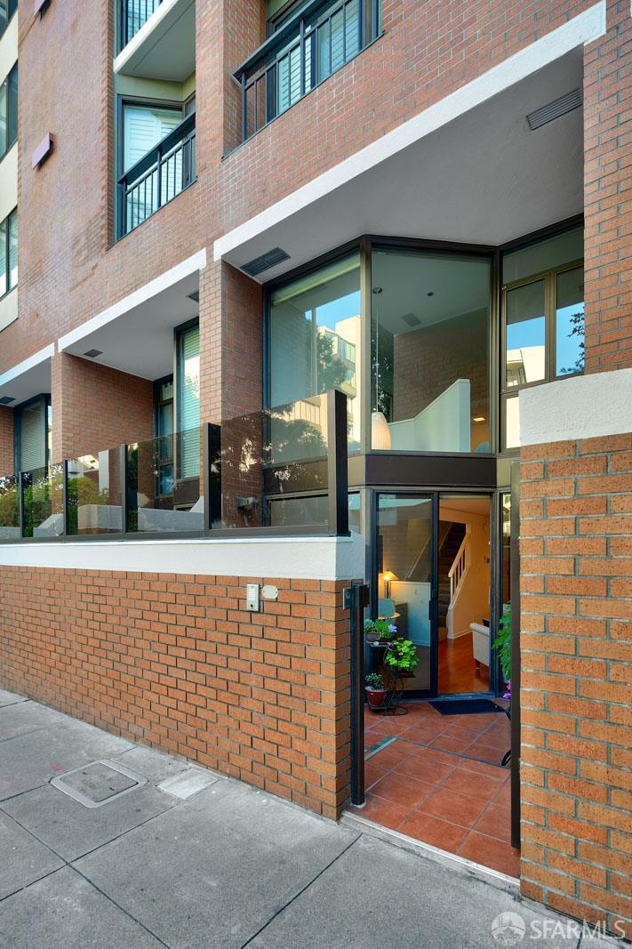 101 Lombard Street # 28
