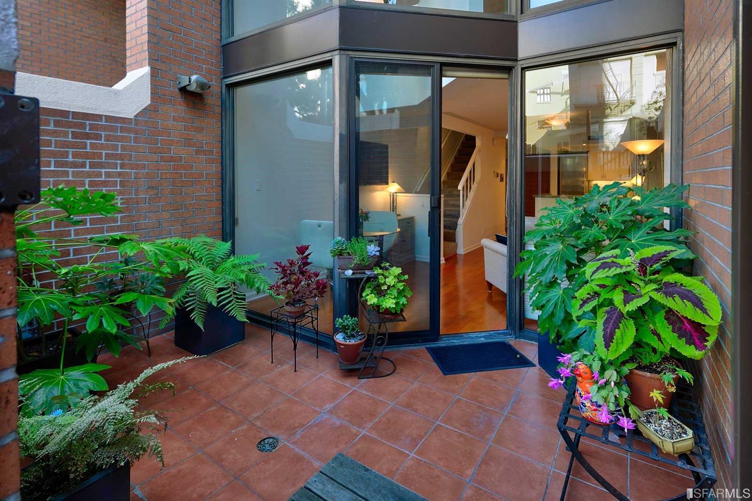 101 Lombard Street # 28