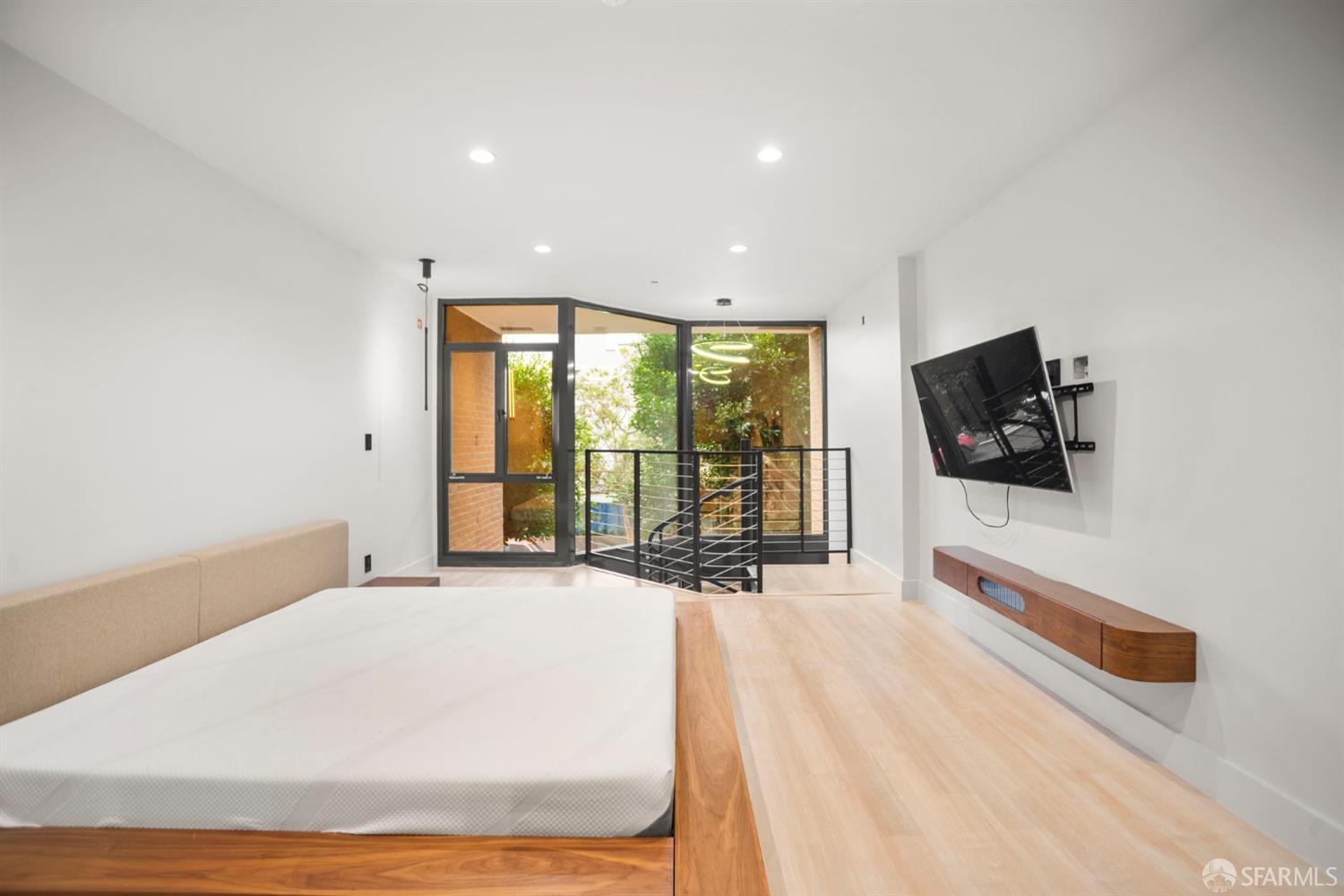 101 Lombard Street # 11