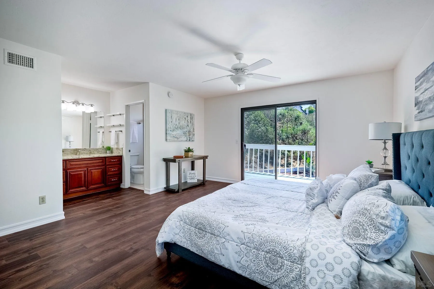 10220 Avenida Magnifica