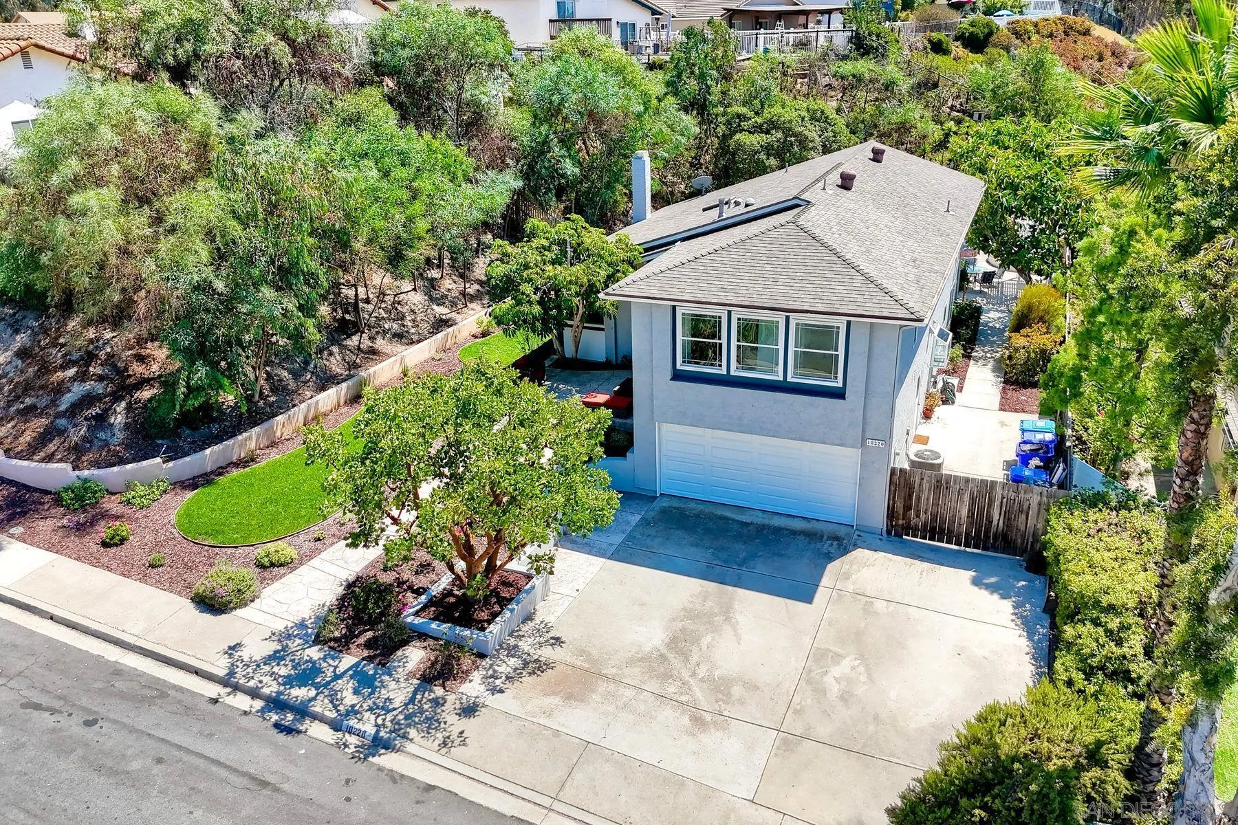10220 Avenida Magnifica