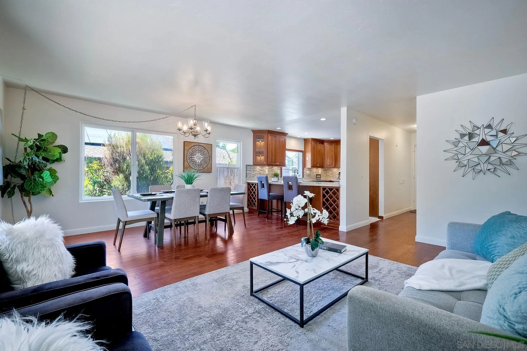 10220 Avenida Magnifica