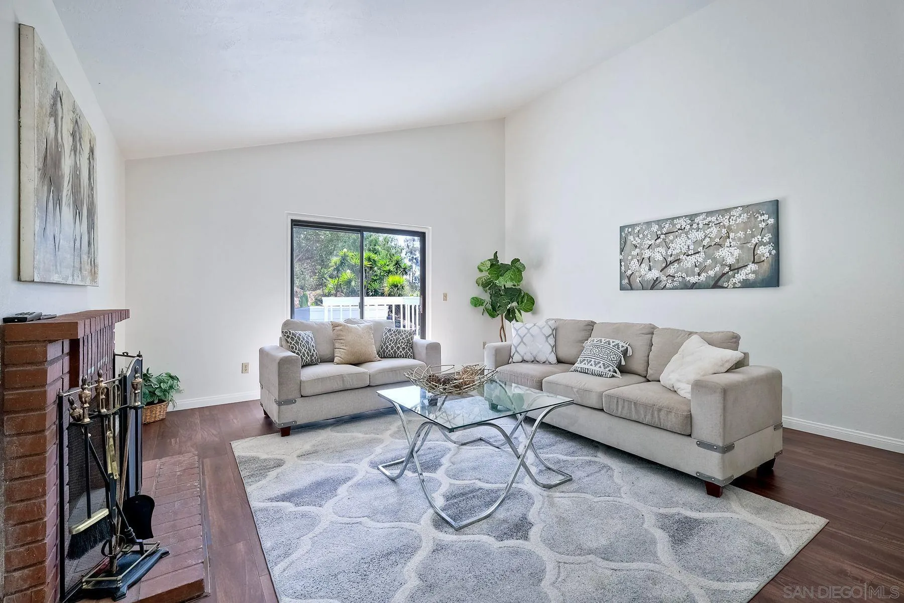 10220 Avenida Magnifica