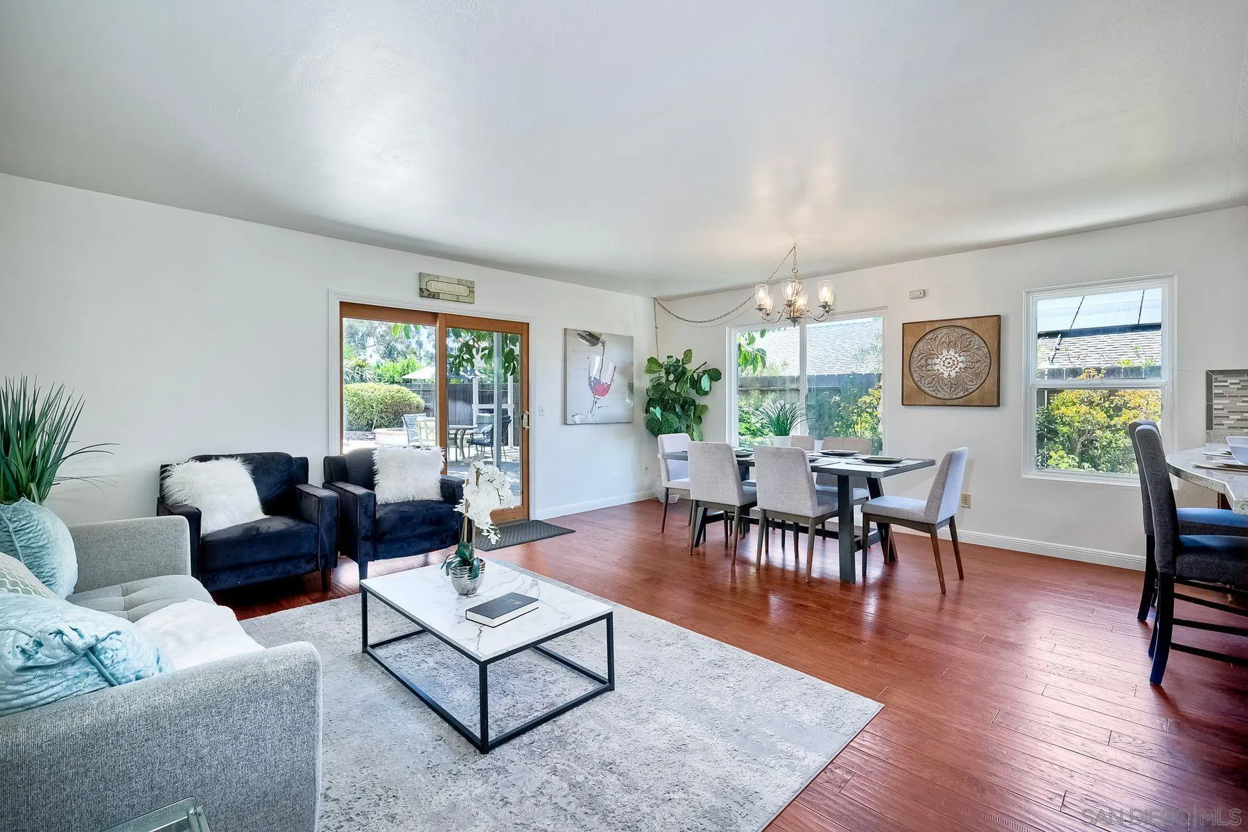 10220 Avenida Magnifica
