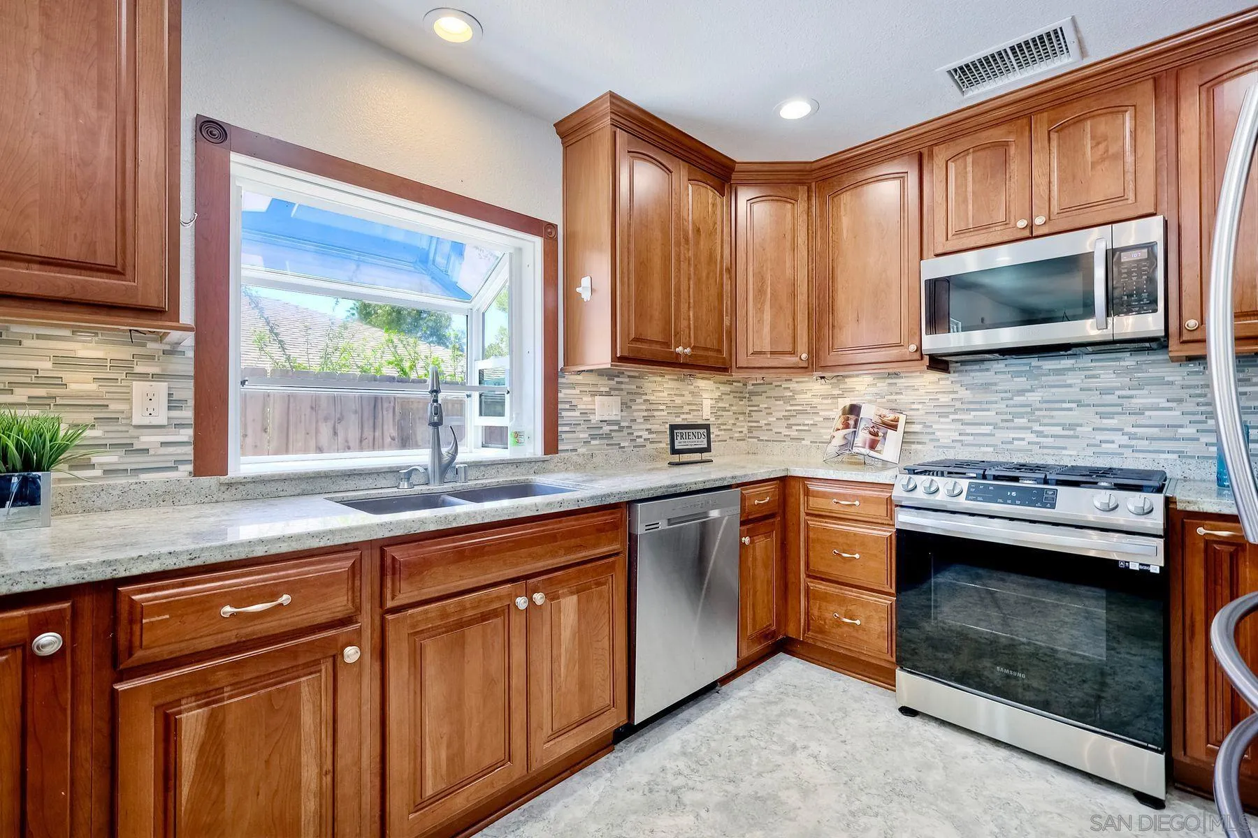 10220 Avenida Magnifica