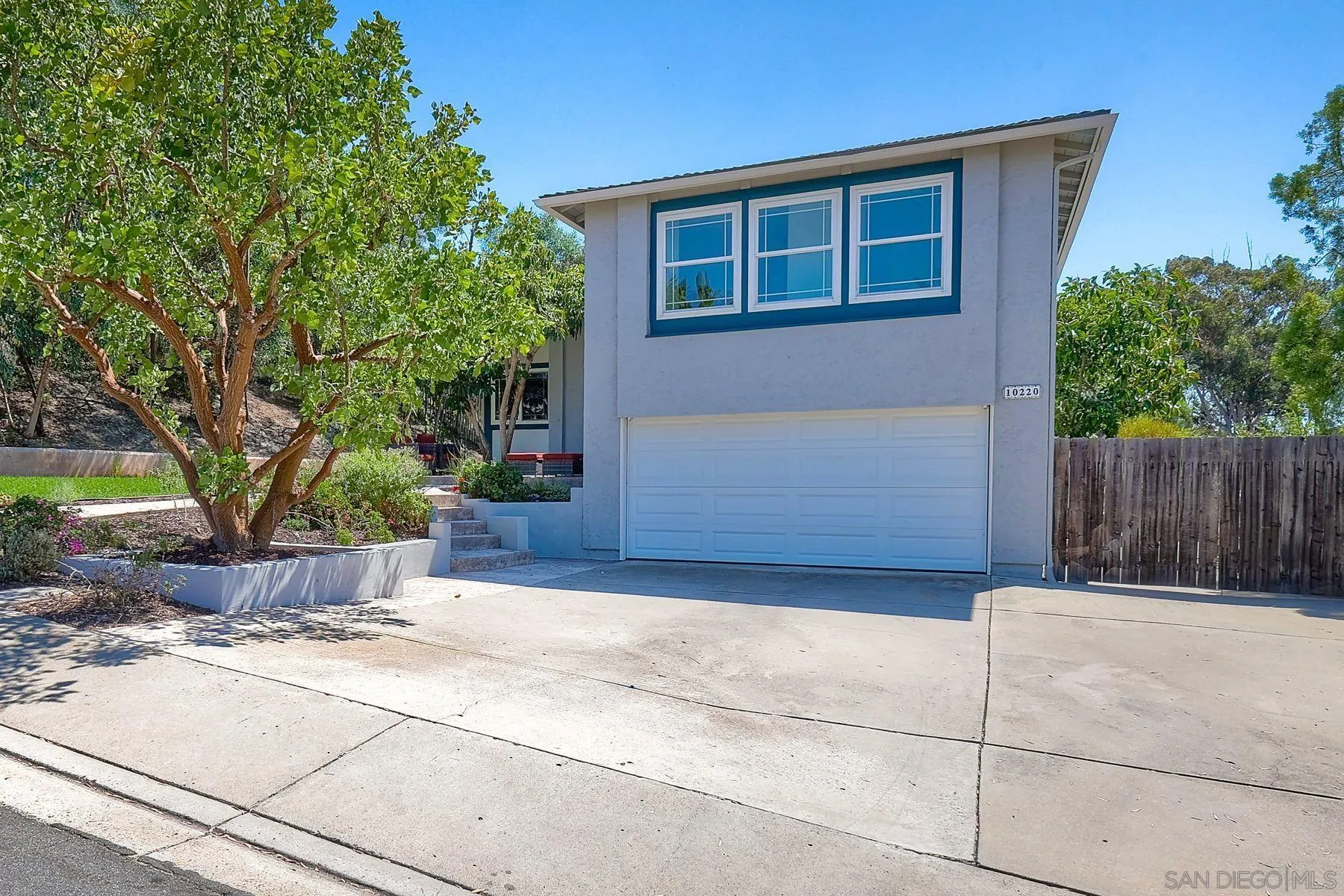 10220 Avenida Magnifica