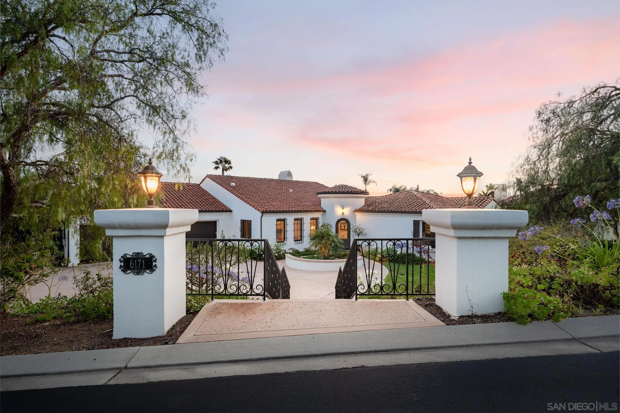 6171 Avenida Del Duque