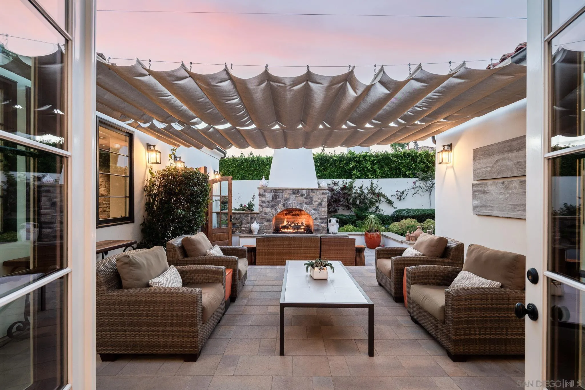 6171 Avenida Del Duque