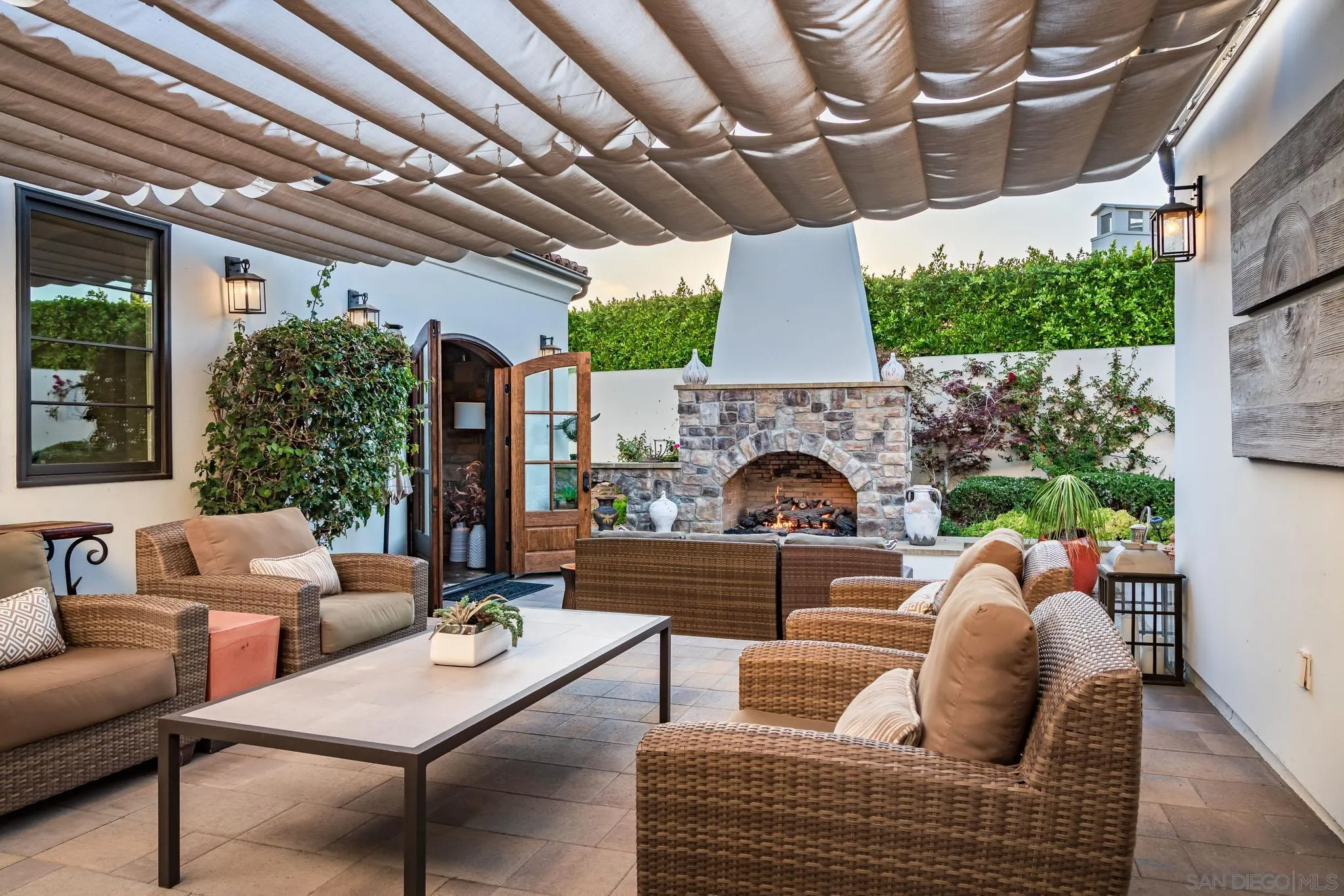 6171 Avenida Del Duque
