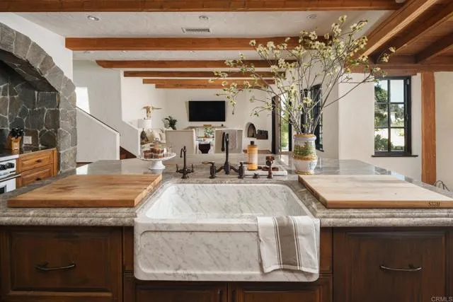 4946 Linea Del Cielo