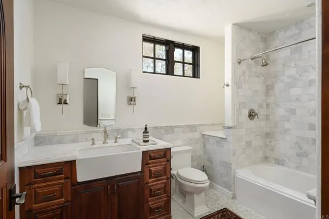 4946 Linea Del Cielo