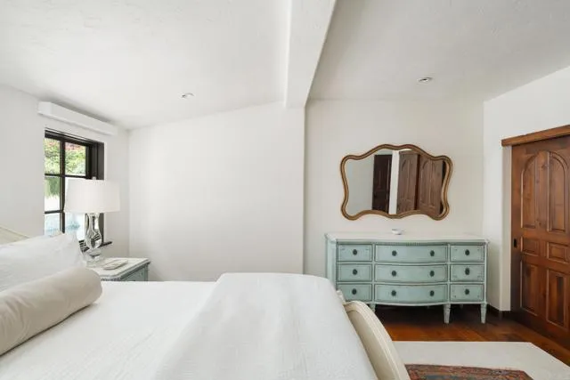 4946 Linea Del Cielo