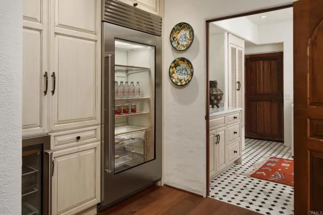 4946 Linea Del Cielo