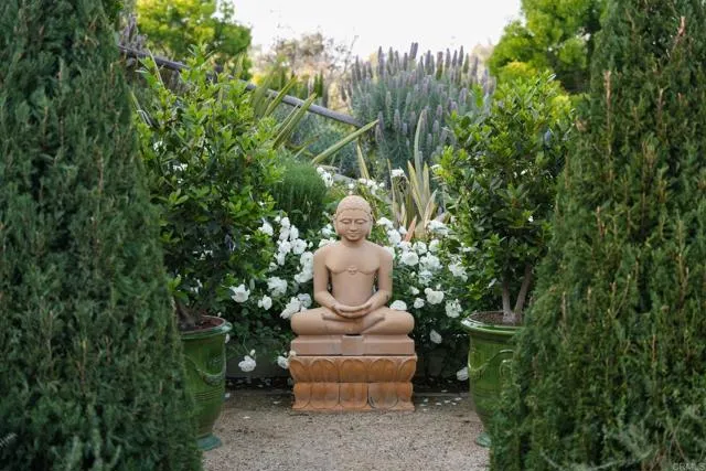 4946 Linea Del Cielo