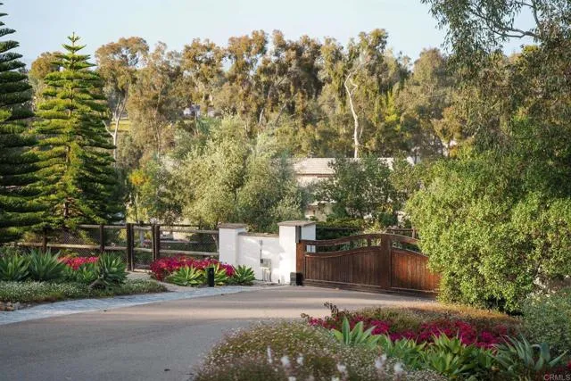 4946 Linea Del Cielo