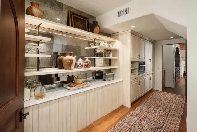 4946 Linea Del Cielo