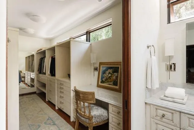 4946 Linea Del Cielo