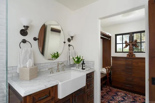 4946 Linea Del Cielo