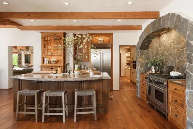 4946 Linea Del Cielo