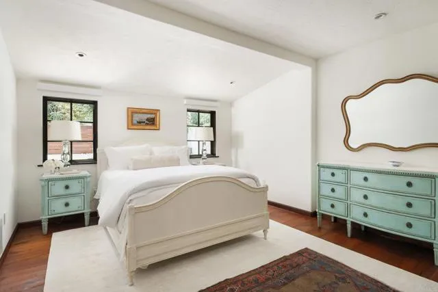 4946 Linea Del Cielo