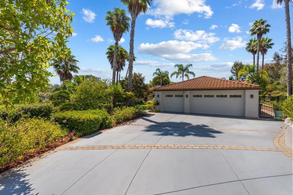 1229 Caminito Graciela