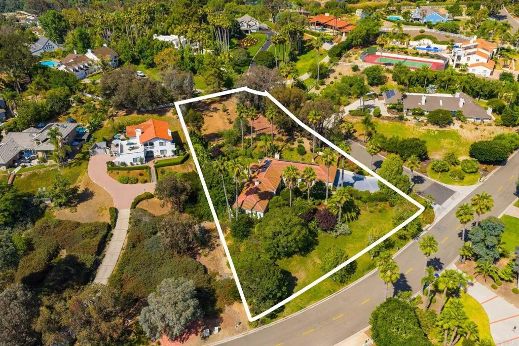 1229 Caminito Graciela